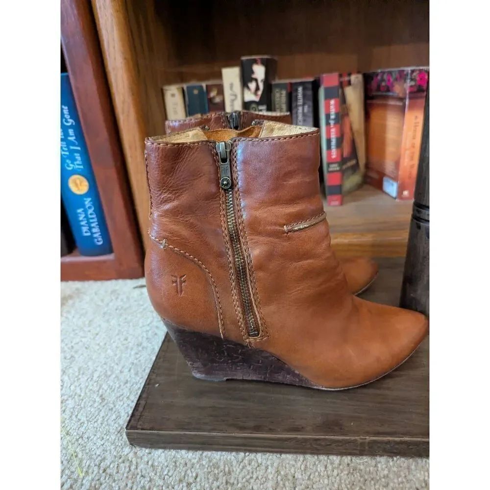 Frye Women’s Regina Brown Leather Size Zip Wedge Ankle Boot Size US 8.5